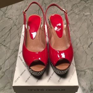 Sling-back wedge sandals in red patent leather